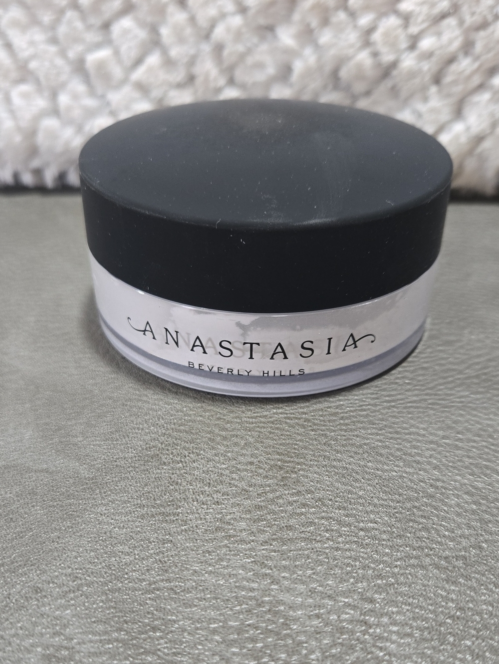 Anastasia Beverly Hills Setting Powder - Black Cap, White Jar